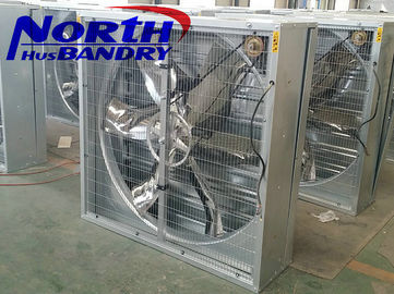 Almofada refrigerando das aves domésticas com exaustor/equipamento da ventilação