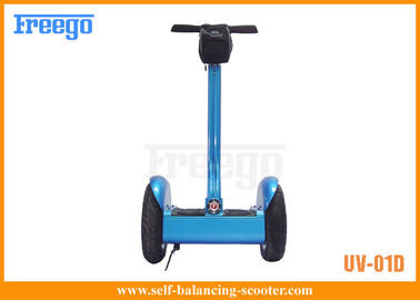 O "trotinette" de equilíbrio do auto elétrico de 2 rodas levanta-se o transportador pessoal