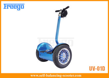 O "trotinette" de equilíbrio do auto elétrico de 2 rodas levanta-se o transportador pessoal