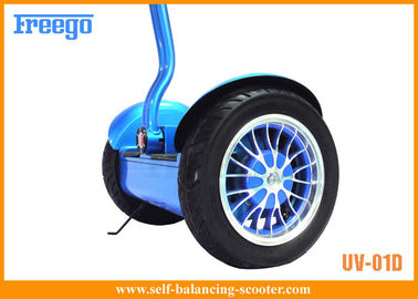 O "trotinette" de equilíbrio do auto elétrico de 2 rodas levanta-se o transportador pessoal