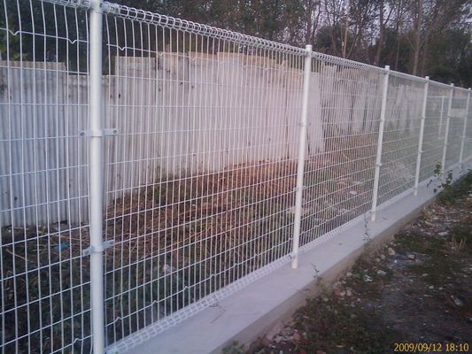Primeiro plano idílico galvanizado personalizado 3,0 - 6.0mm da cerca do regaço de aço do dobro da cerca